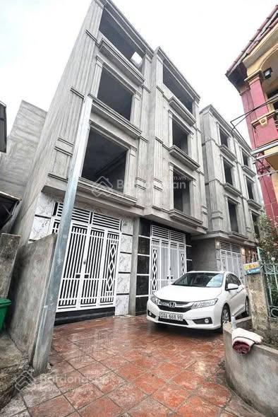 Bán căn nhà 30m x 4 tầng tại phung châu ô tô 5 tạ đỗ cửa, gần đh tdtt giá 3,25 tỷ