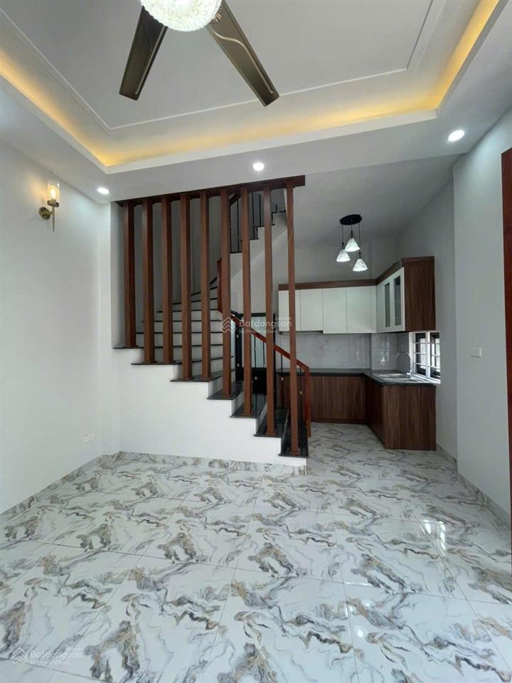 Bán căn nhà 30m x 4 tầng tại phung châu ô tô 5 tạ đỗ cửa, gần đh tdtt giá 3,25 tỷ