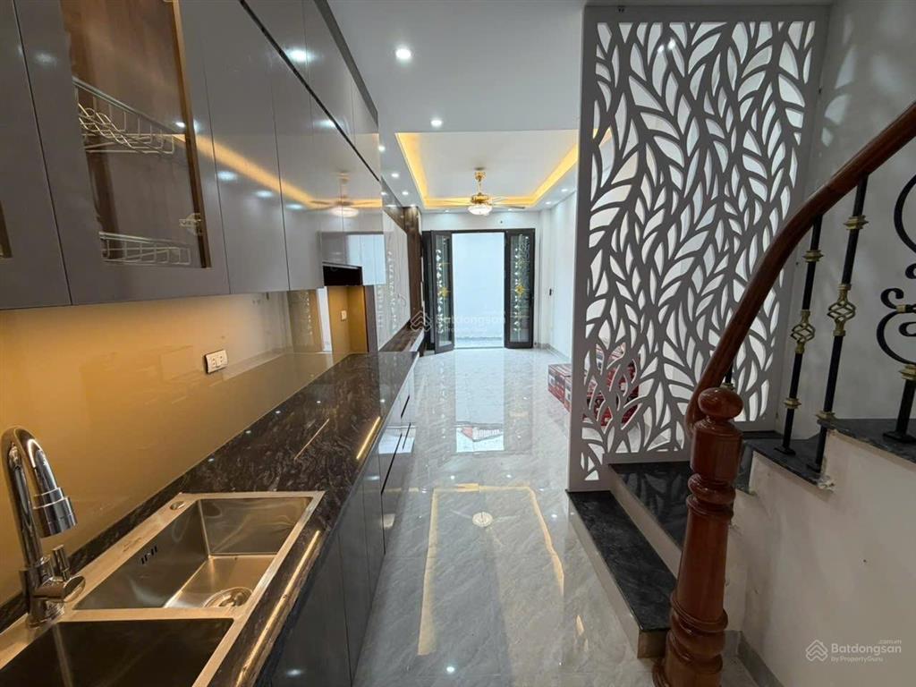 Bán nhanh nhà 5 tầng 150m² sàn sử dụng ô tô đỗ cổng gần đh tdtt phụng châu