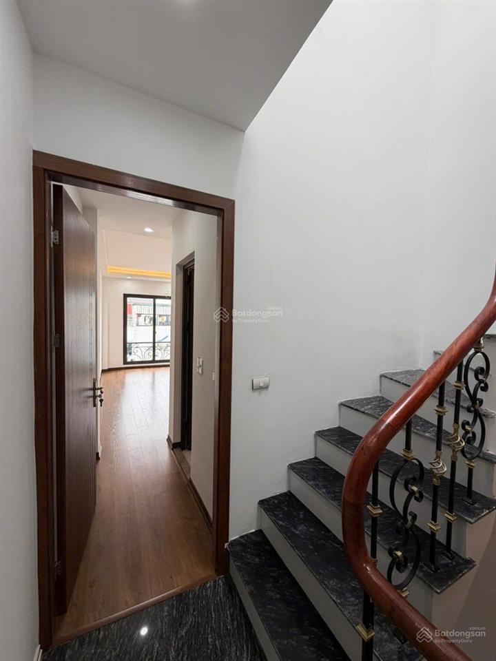 Bán nhanh nhà 5 tầng 150m² sàn sử dụng ô tô đỗ cổng gần đh tdtt phụng châu