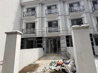 Giảm chào 500 triệu căn nhà 65m 4 tầng sân cổng riêng ô tô vf3 vào nhà giá hơn 4 tỷ