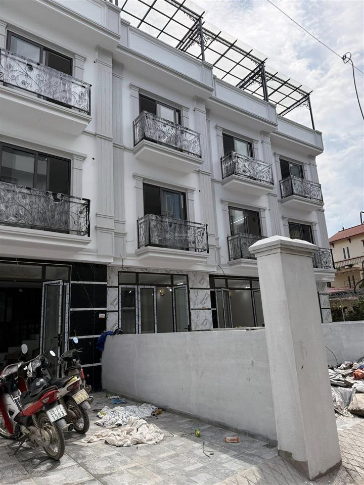Giảm chào 500 triệu căn nhà 65m 4 tầng sân cổng riêng ô tô vf3 vào nhà giá hơn 4 tỷ