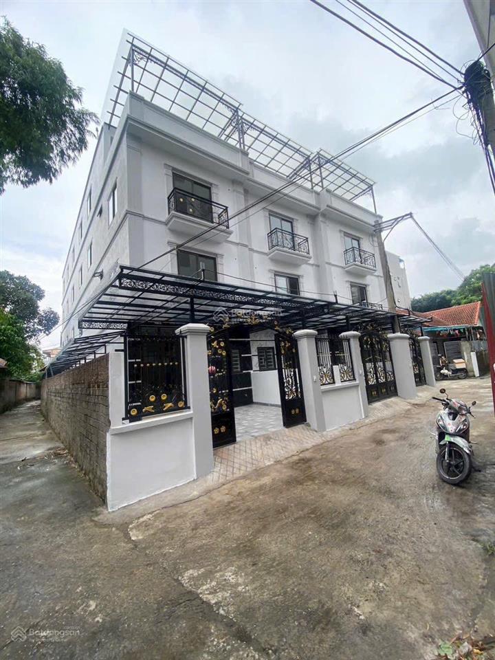 Giá tốt nhất thị trường chúc sơn chương mỹ. nhà 4 tầng, dt 62m². thoáng trc sau, sân cổng riêng