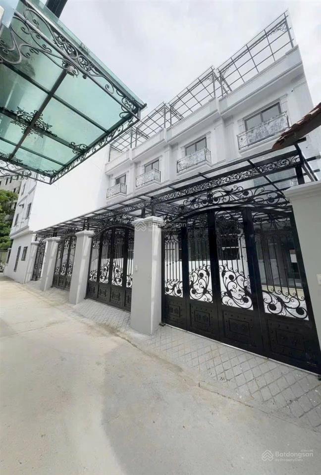 Giá tốt nhất thị trường chúc sơn chương mỹ. nhà 4 tầng, dt 62m². thoáng trc sau, sân cổng riêng