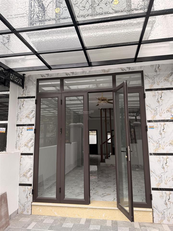 Giá tốt nhất thị trường chúc sơn chương mỹ. nhà 4 tầng, dt 62m². thoáng trc sau, sân cổng riêng