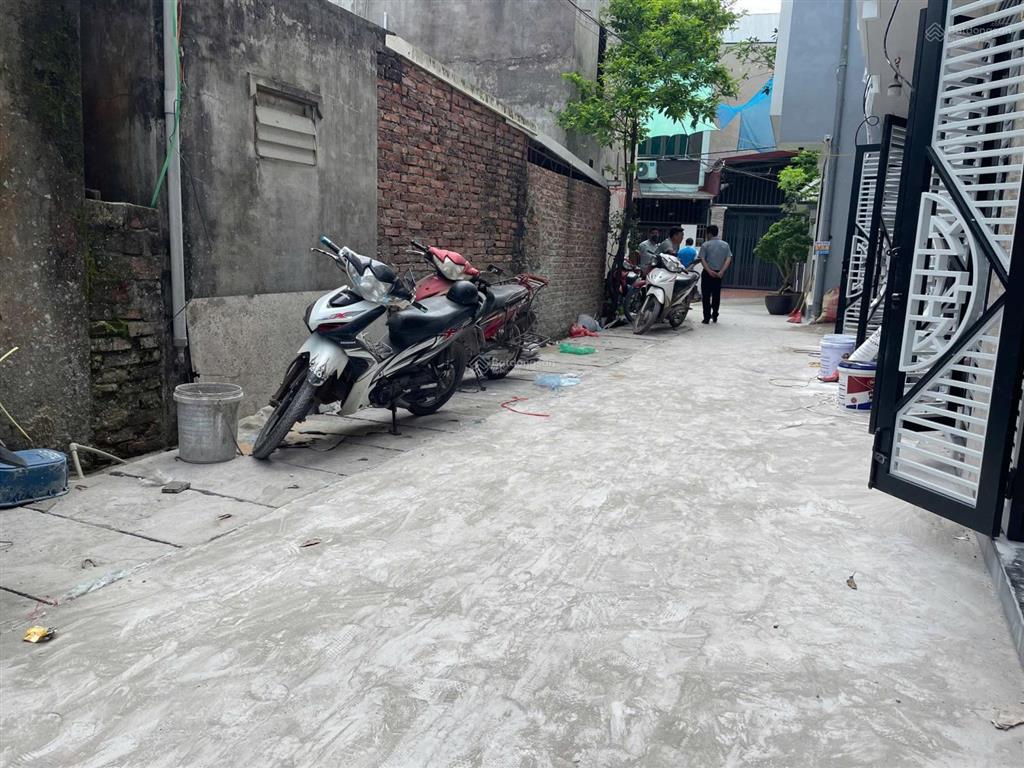 Nhà tdp đông sơn phường chương mỹ xây 5 tầng ô tô cách 50m giá chỉ hơn 4 tỷ