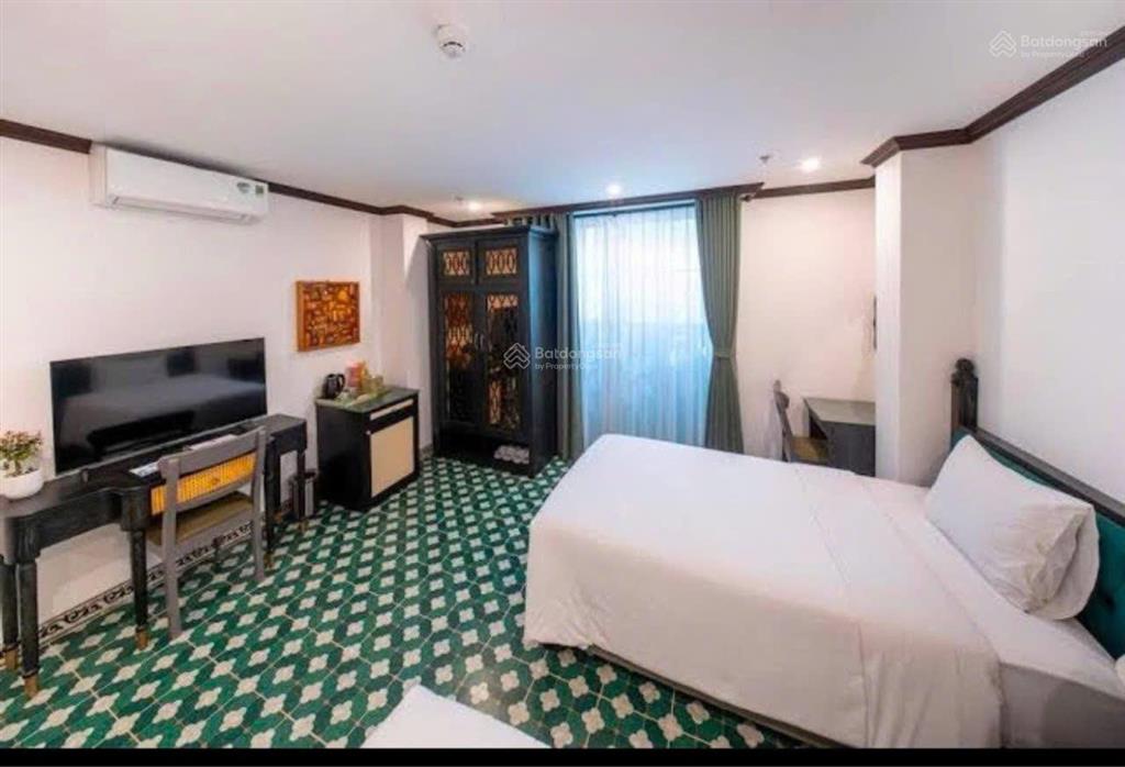 Tòa khách sạn cao cấp, phố kim mã, 10 tầng, full nội thất, doanh thu 1,5 tỷ, giá 279 tỷ