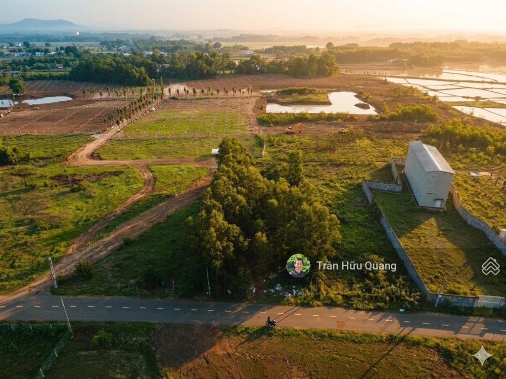 Siêu phẩm đầu tư đất đỏ 976m2 mặt tiền đường nhựa 8m  sổ hồng sẵn  đón đầu qh kcn