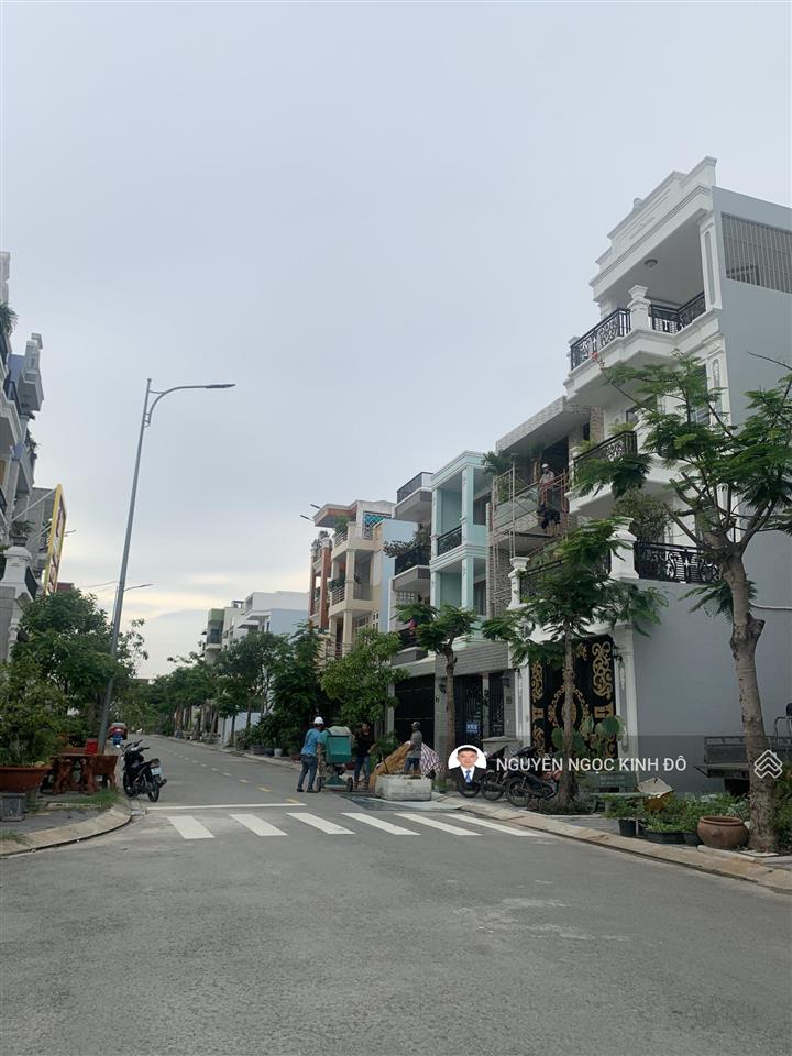 Ngộp ngân hàng bán gấp nhà the seasons ngay lotte giá 6.6 tỷ. dt 5x20 1t 3l. sổ sẵn. 0386 602 ***