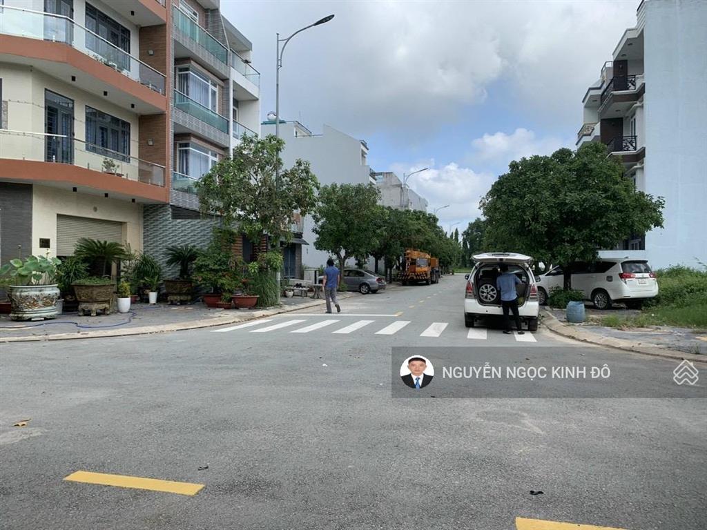 Ngộp ngân hàng bán gấp nhà the seasons ngay lotte giá 6.6 tỷ. dt 5x20 1t 3l. sổ sẵn. 0386 602 ***