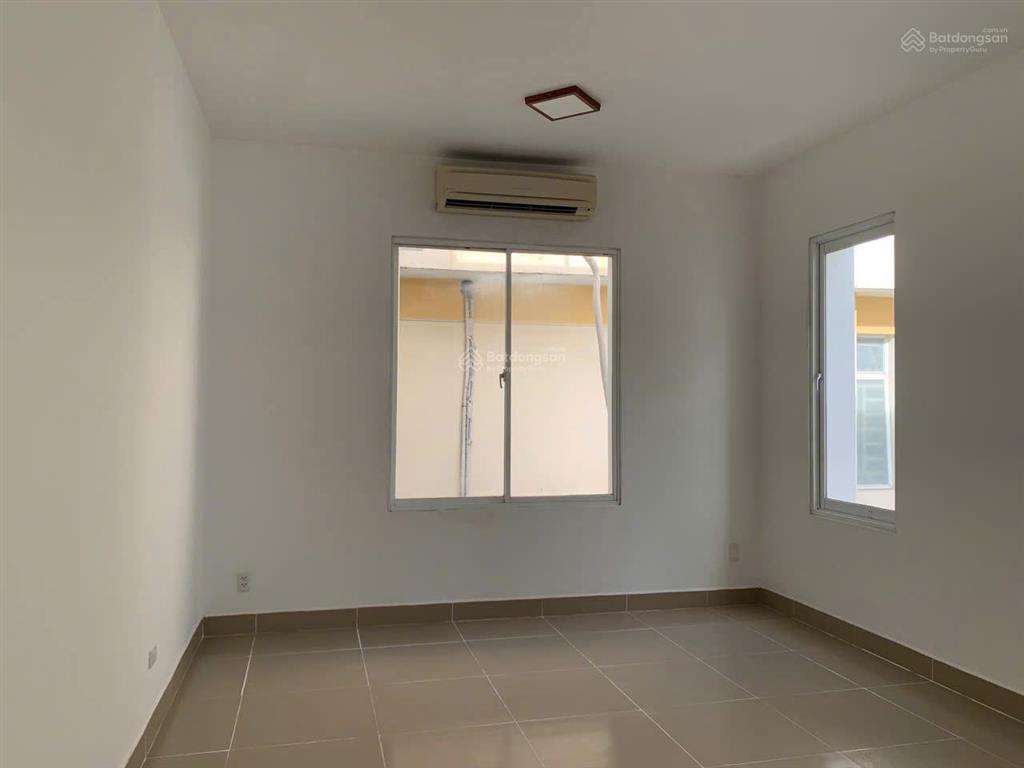 Chuyển công tác bán gấp biệt thự sân vườn eco xuân giá 13.5 tỷ dt 9x20 1t 2l 5pn 5wc.  0386 602 ***