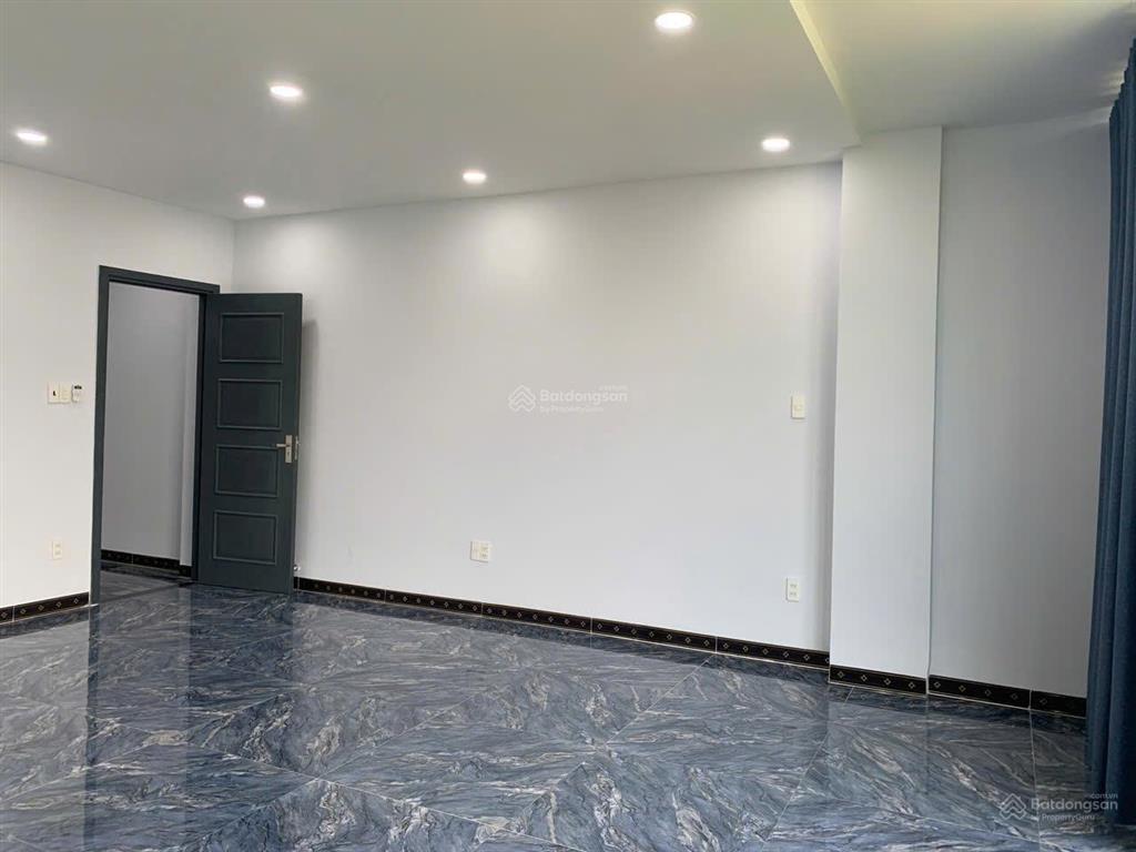 Cho thuê nhà the seasons đường chính n2 17m ngay lotte giá 25tr có thang máy 4pn 5wc. dt 6x20 1t 3l