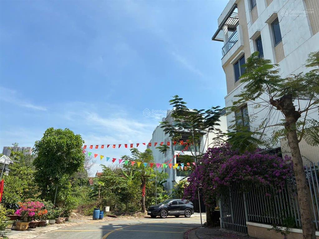Hàng ngộp bán giá rẻ 9.9 tỷ. dt 6x20 1t 3l 4pn 5wc căn góc the seasons ngay lotte. sổ sẵn. full thổ