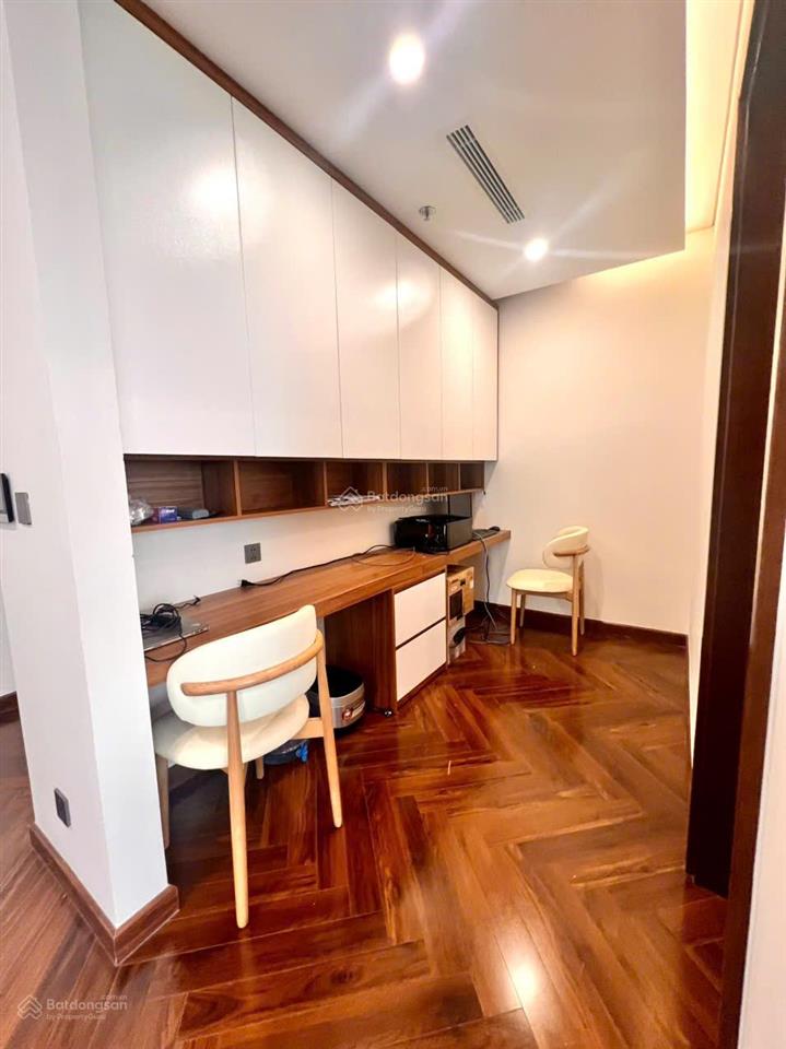 Cho thuê căn hộ góc 2,5 ngủ 94m2 giá 16tr