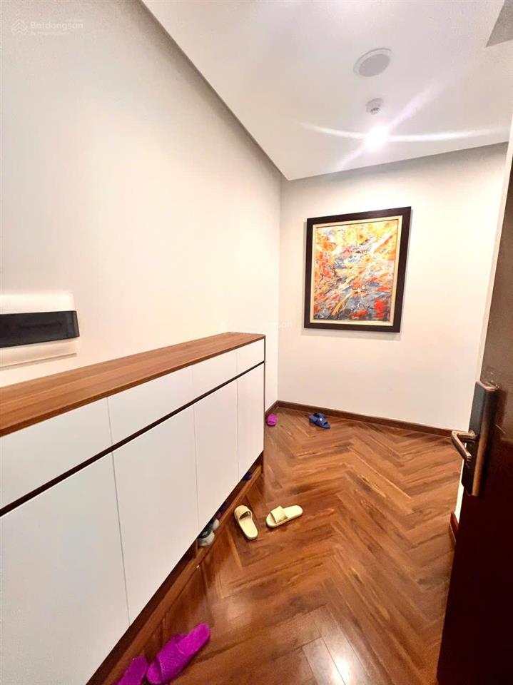 Cho thuê căn hộ góc 2,5 ngủ 94m2 giá 16tr