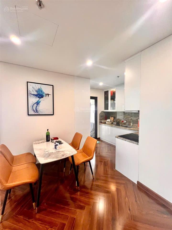 Cho thuê căn hộ góc 2,5 ngủ 94m2 giá 16tr