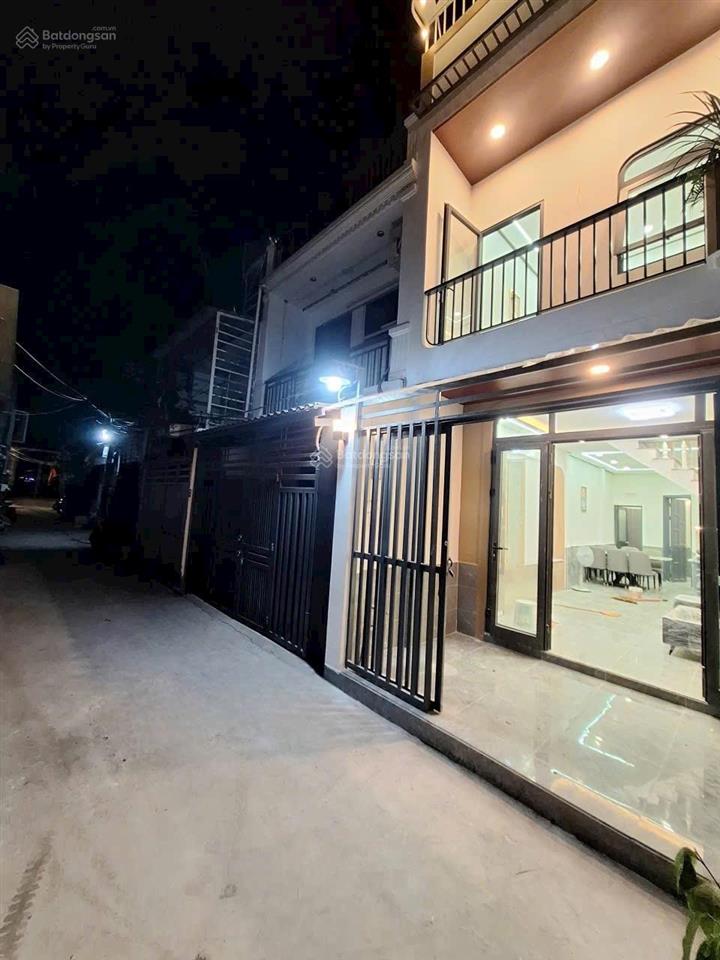 Bán nhà ngã tư ga 4 tỷ shr  an phú đông cách gò vấp 5 phút