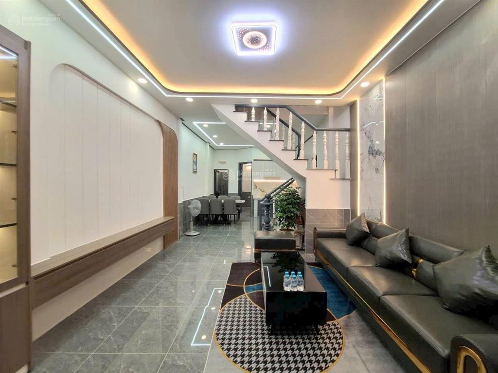 Bán nhà ngã tư ga 4 tỷ shr  an phú đông cách gò vấp 5 phút