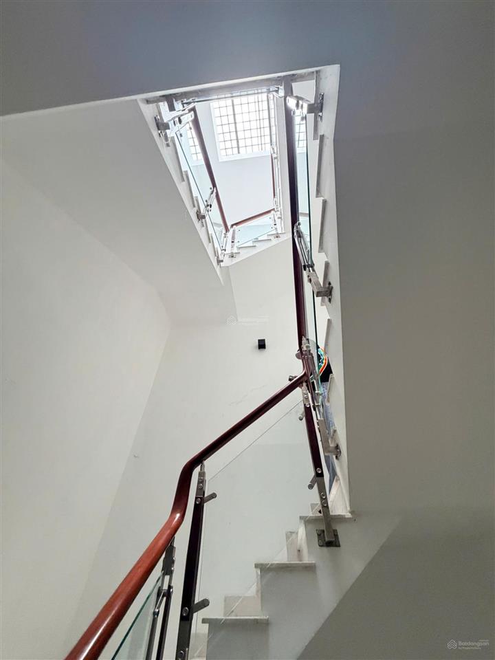 Nhà cho thuê nguyên căn 243/4 tô hiến thành, quận 10, 4,7m x 20m, 4 tầng, 50 triệu/thang.