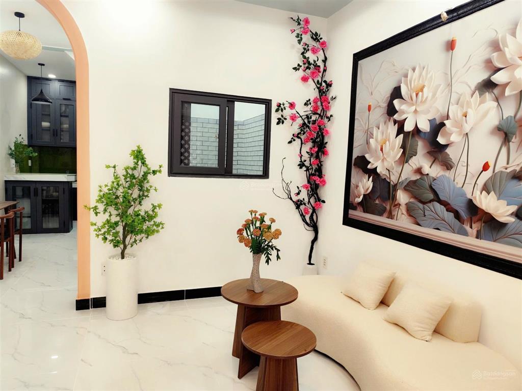 Nhà đẹp hẻm xe hơi đổ cửa lê văn quới  2 tầng btct  giá bán 4,8 tỷ