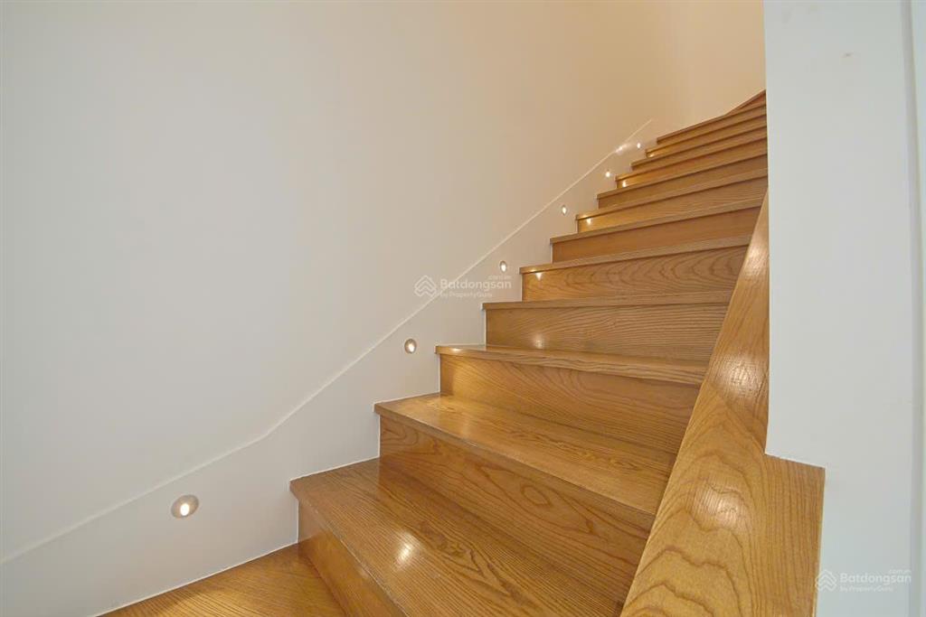 Bán gấp ch duplex star hill, 133m2, 3pn, 2wc, đầy đủ nội thất cao cấp có ô xe chỉ 13 tỷ. gọi ngay