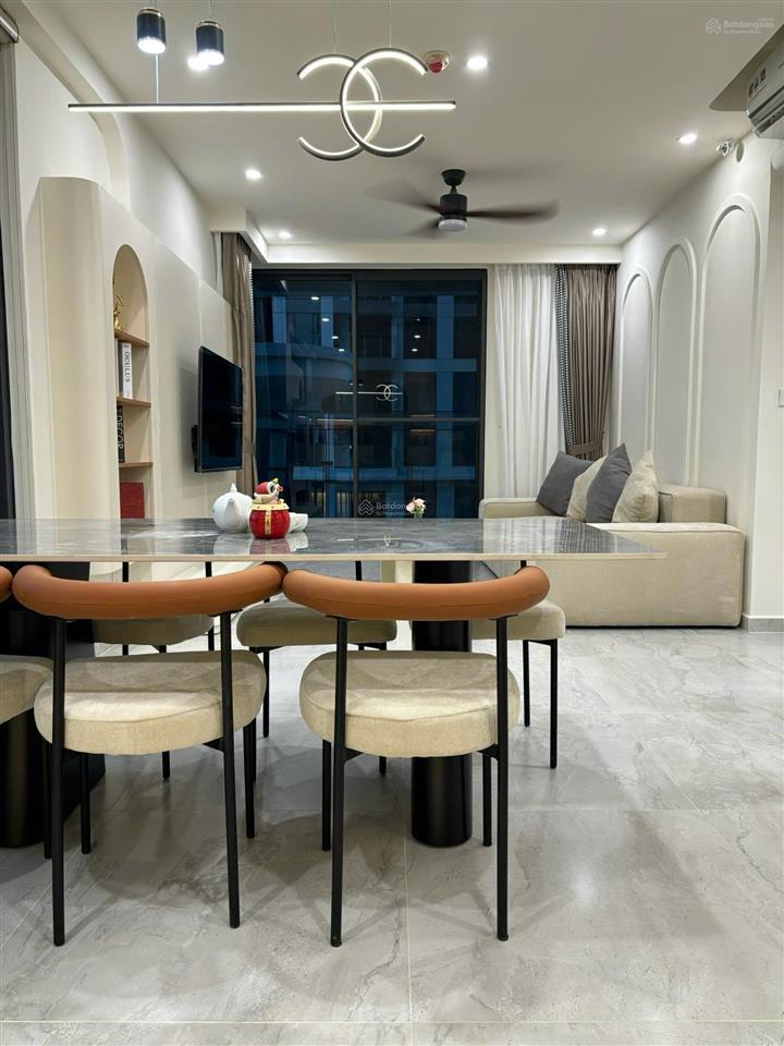 Cần bán nhanh cardinal court dt 80m2, 2pn, lầu cao view thoáng, ô xe hơi.  0931 876 *** em mạnh