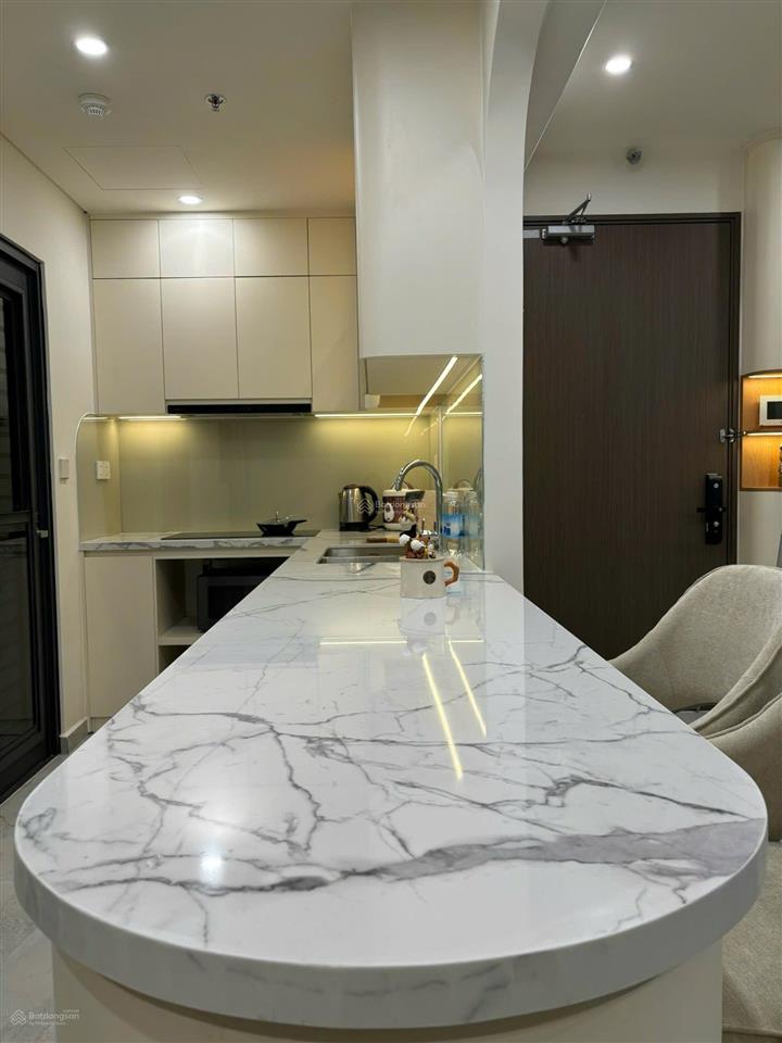 Cần bán nhanh cardinal court dt 80m2, 2pn, lầu cao view thoáng, ô xe hơi.  0931 876 *** em mạnh
