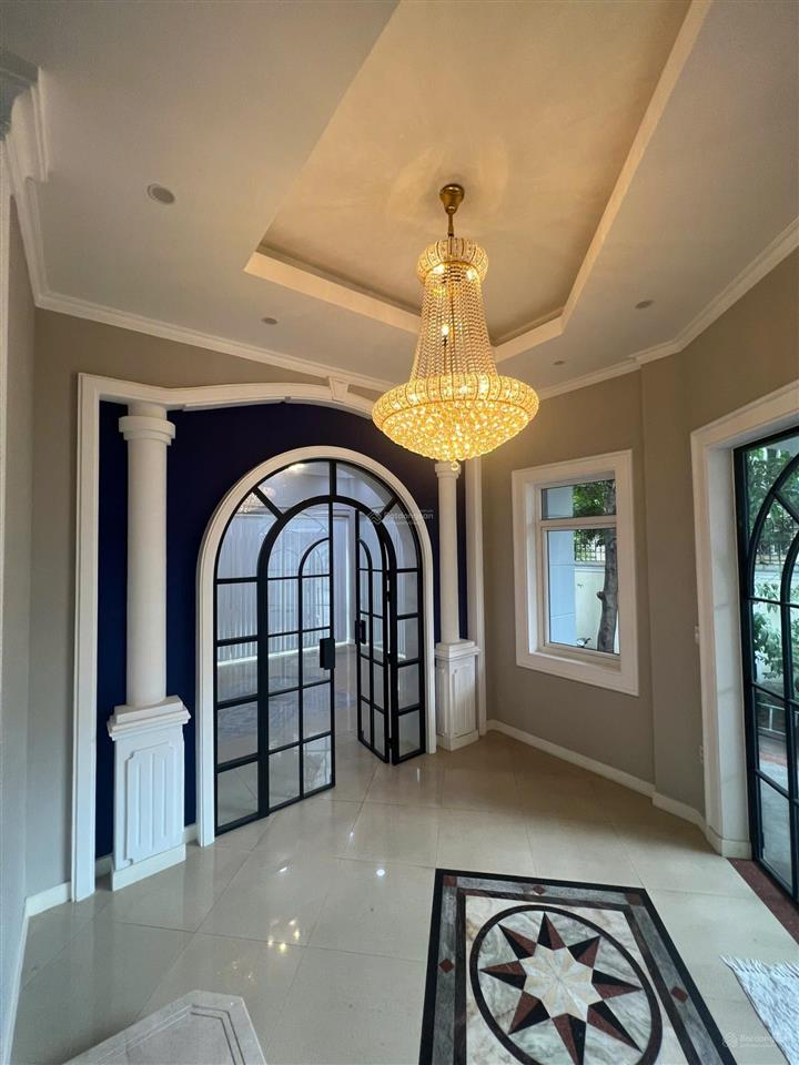 Biệt thự hồ bơi đường nguyễn văn hưởng, phường thảo điền, quận 2