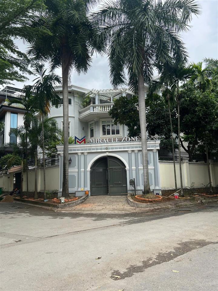 Biệt thự hồ bơi đường nguyễn văn hưởng, phường thảo điền, quận 2