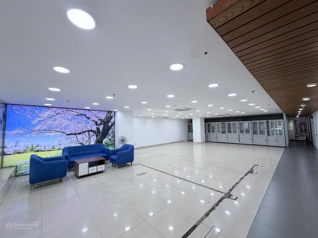 Cho thuê văn phòng gần sân bay tân sơn nhất. mặt tiền trường sơn, tân bình, vị trí đẹp giá tốt