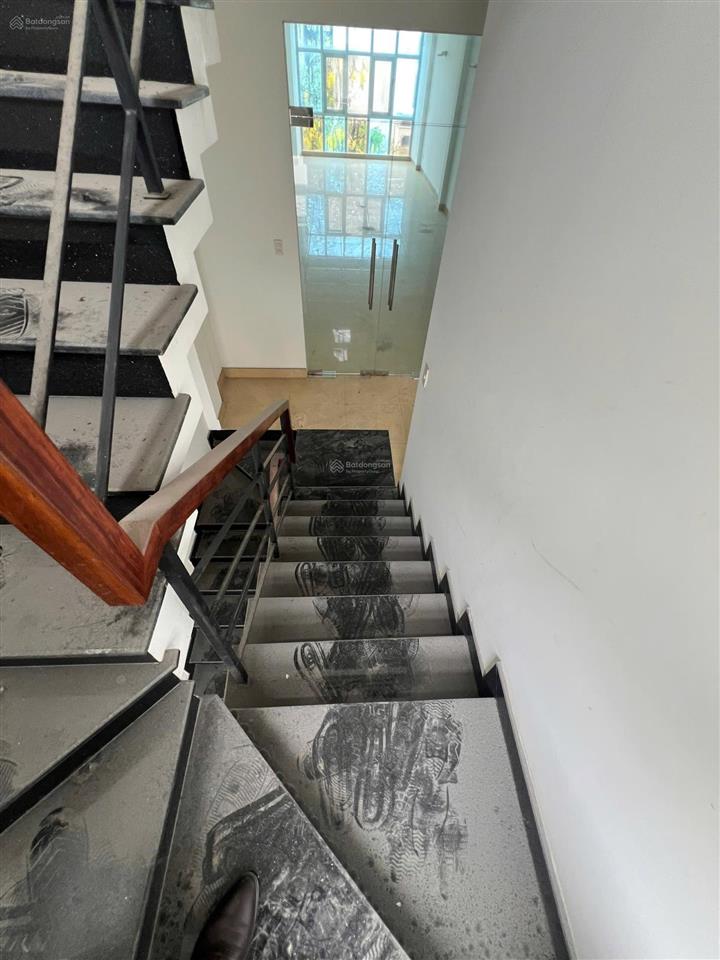 Bán nhà mt nguyễn hoàng, 27 tỷ, 80m2, 5pn, 5wc, 3 tầng