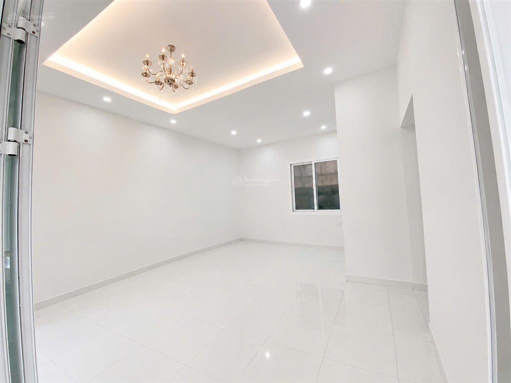 Chính chủ bán nhà 3 tầng 2 mặt tiền ngõ 1 võ chí công, cầu giấy  dt 52m² hơn 9tỷ (có thương lượng)