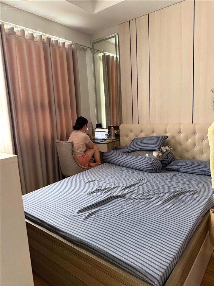 Cần bán căn hộ pegasuite 1, giá 4 tỷ 5  2 phòng ngay gần cầu chà và siêu thị park mall quận 8
