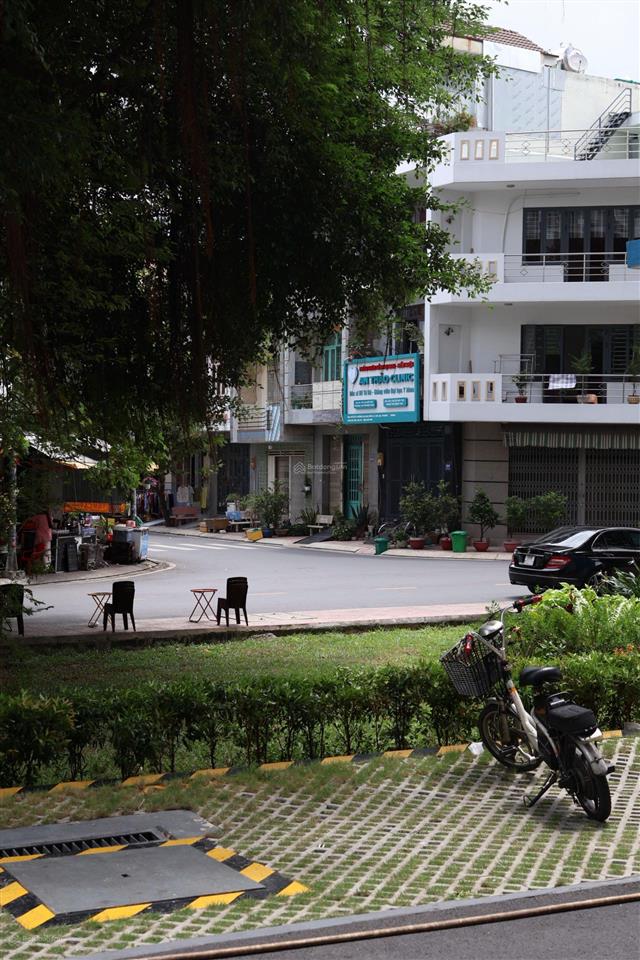 Cần bán lỗ 400 triệu shophouse chân đế chung cư giá chỉ còn 7,6 tỷ tại the privia bình tân