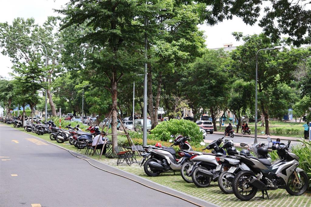 Cần bán lỗ 400 triệu shophouse chân đế chung cư giá chỉ còn 7,6 tỷ tại the privia bình tân