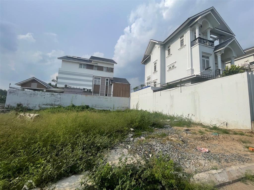 Đất đẹp cho khách xây Biệt thự ngay Ngã Tư Ga giáp Gò Vấp, 16.5x20m, đường 8m thông,