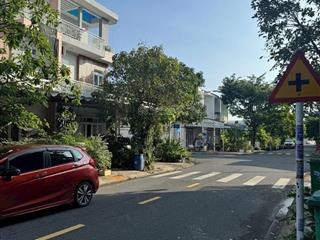 Bán nhà bn 42. 1 trệt 2 lầu giá 4tỷ800 đường nhựa bự bao sang tên