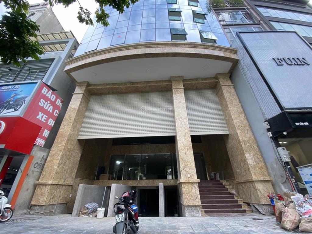 Bán tòa văn phòng 188 cầu giấy. vị trí đắc địa hiếm có. dt 398m2, mt 12m nở hậu. giá 390 tỷ