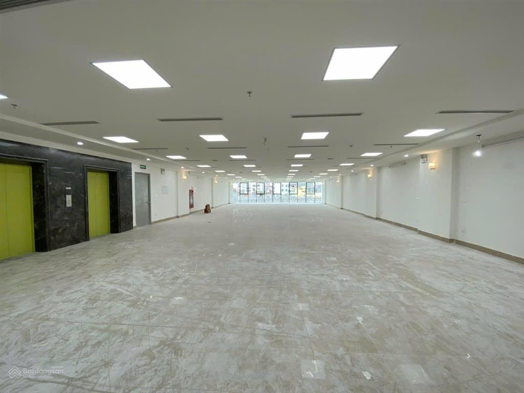 Bán tòa văn phòng 188 cầu giấy. vị trí đắc địa hiếm có. dt 398m2, mt 12m nở hậu. giá 390 tỷ