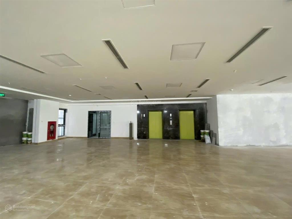 Bán tòa văn phòng 188 cầu giấy. vị trí đắc địa hiếm có. dt 398m2, mt 12m nở hậu. giá 390 tỷ