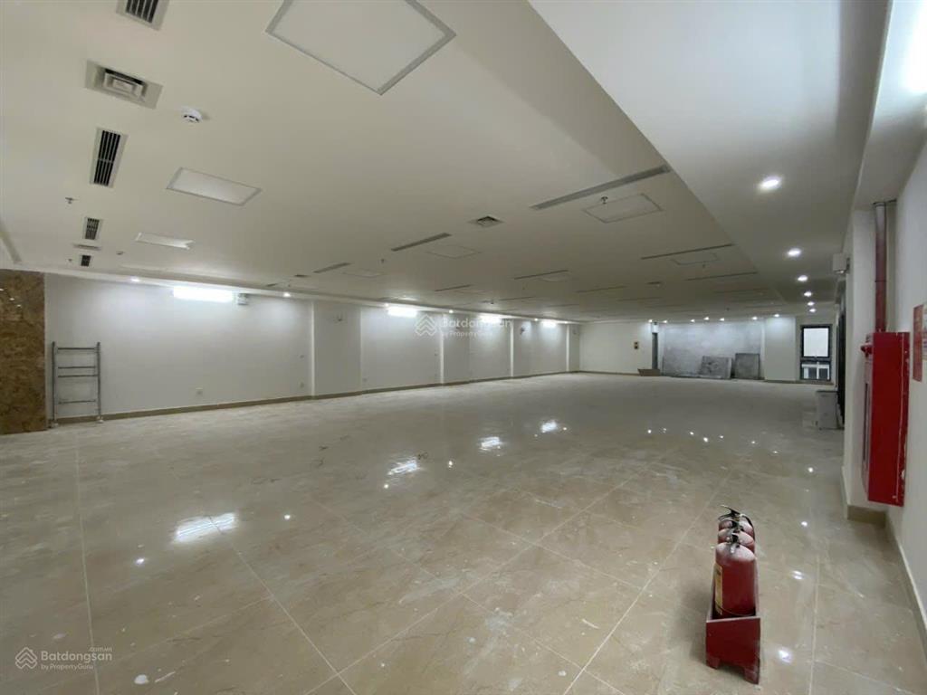 Bán tòa văn phòng 188 cầu giấy. vị trí đắc địa hiếm có. dt 398m2, mt 12m nở hậu. giá 390 tỷ