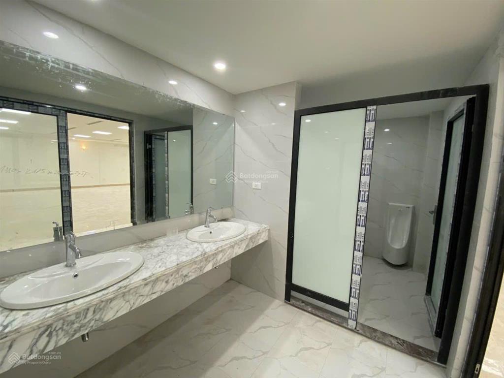 Bán tòa văn phòng 188 cầu giấy. vị trí đắc địa hiếm có. dt 398m2, mt 12m nở hậu. giá 390 tỷ