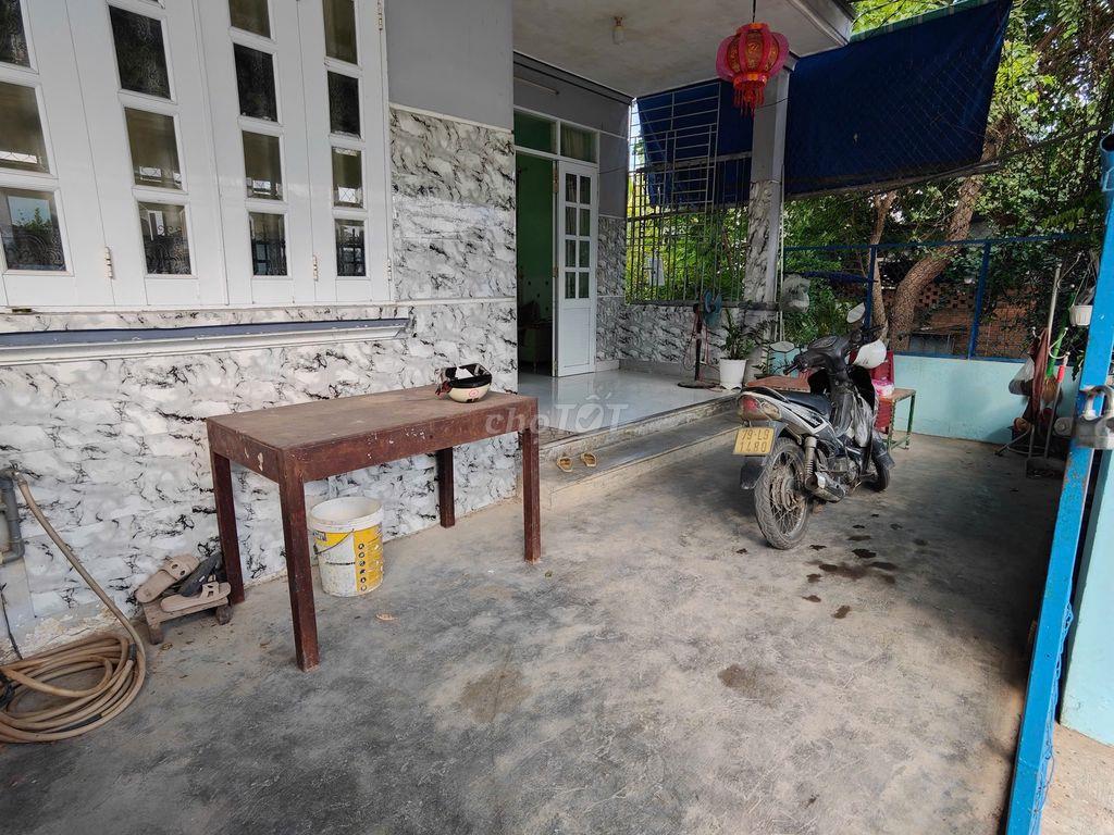 Nhà Diên Lạc - Diên Khánh 120m2 chỉ 1,6 tỷ, đường bê tông rộng rãi