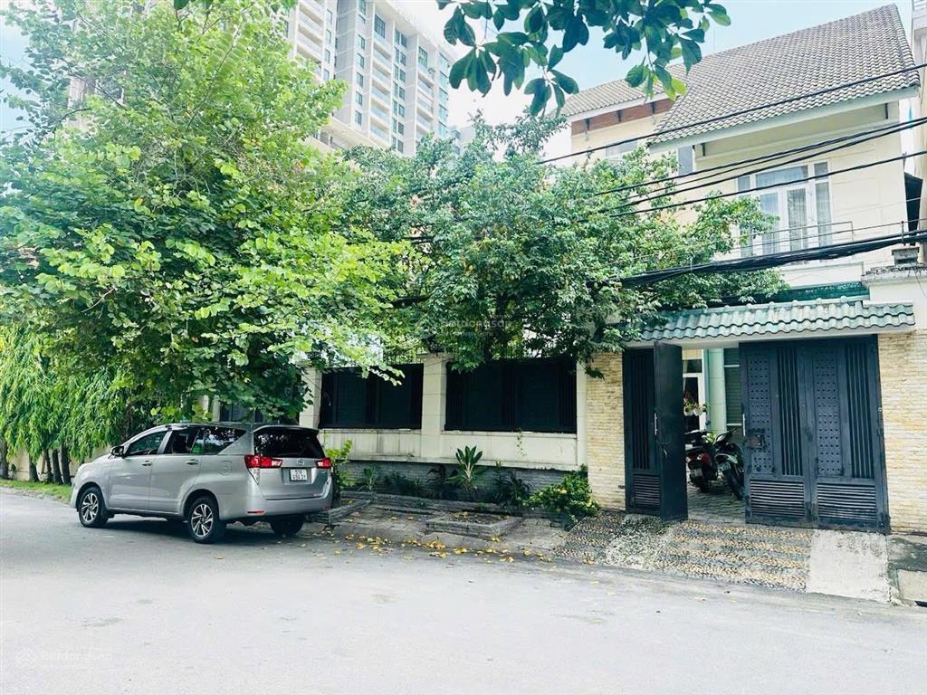 Chính chủ bán gấp biệt thự khu 215 nguyễn văn hưởng thảo điền q2. dt 398m2 (15x26,5m) hồ bơi 93 tỷ