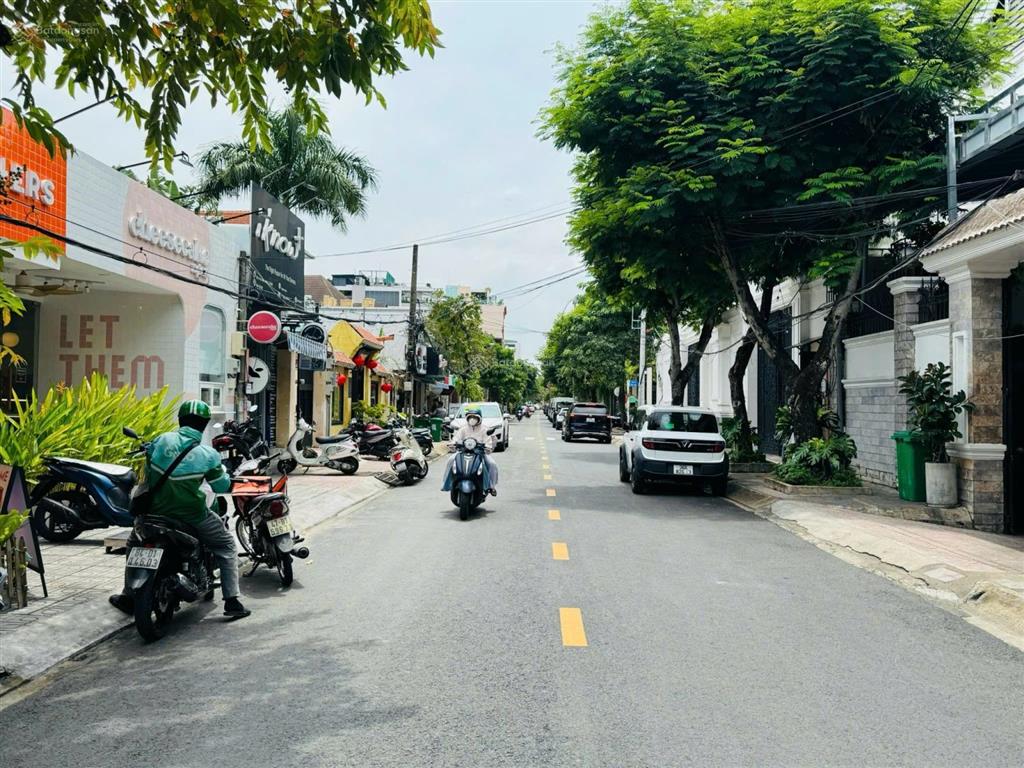 Hiếm! chính chủ bán đất mt lê văn miến p. thảo điền q2. dt 180m2 (8x22,5m) giá 42 tỷ (233tr/m2)