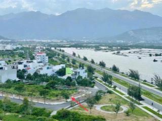 Đất có sổ đỏ ngang 5.67m  vị trí đẹp đối diện công viên, view sông giá tốt nhất chỉ 80tr/m2