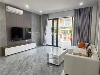 Bán nhà 3 tầng full nội thất gần công viên hoa giấy, cách khu hồ bơi  giá bán chỉ 8.4tỉ