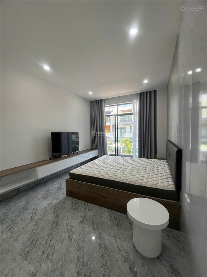 Bán nhà 3 tầng full nội thất gần công viên hoa giấy, cách khu hồ bơi  giá bán chỉ 8.4tỉ