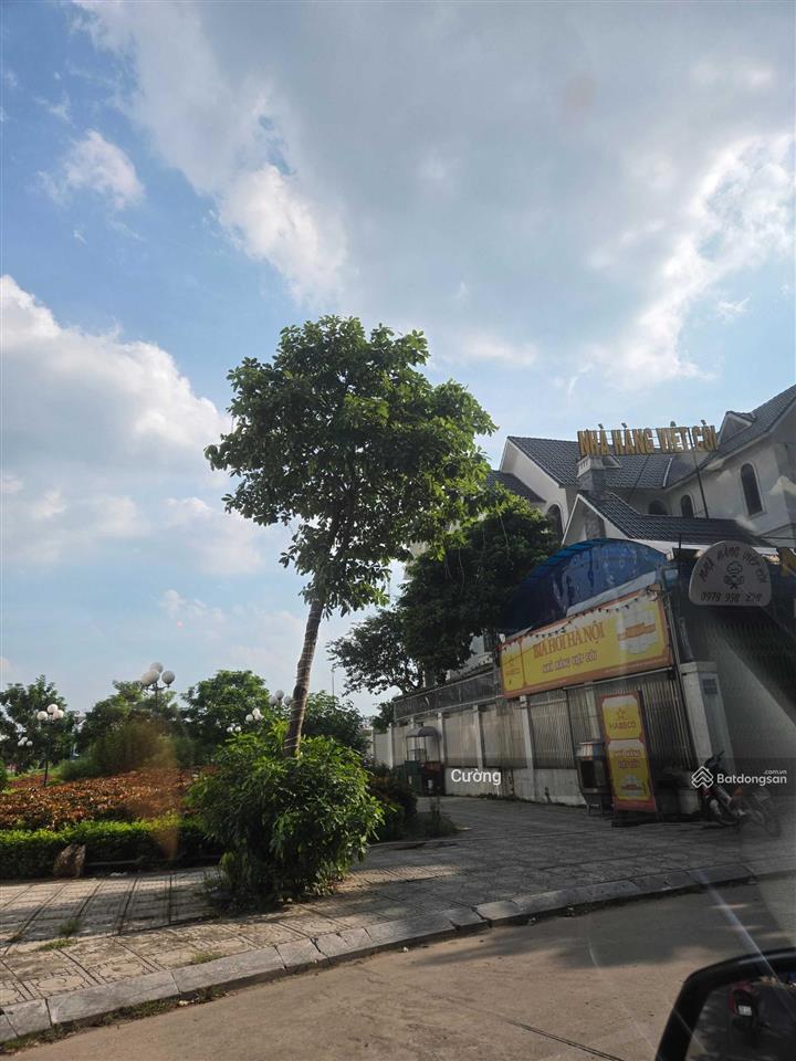 Biệt thự đơn lập ô góc khu a đang cho thuê vị trí đắc địa cần bán