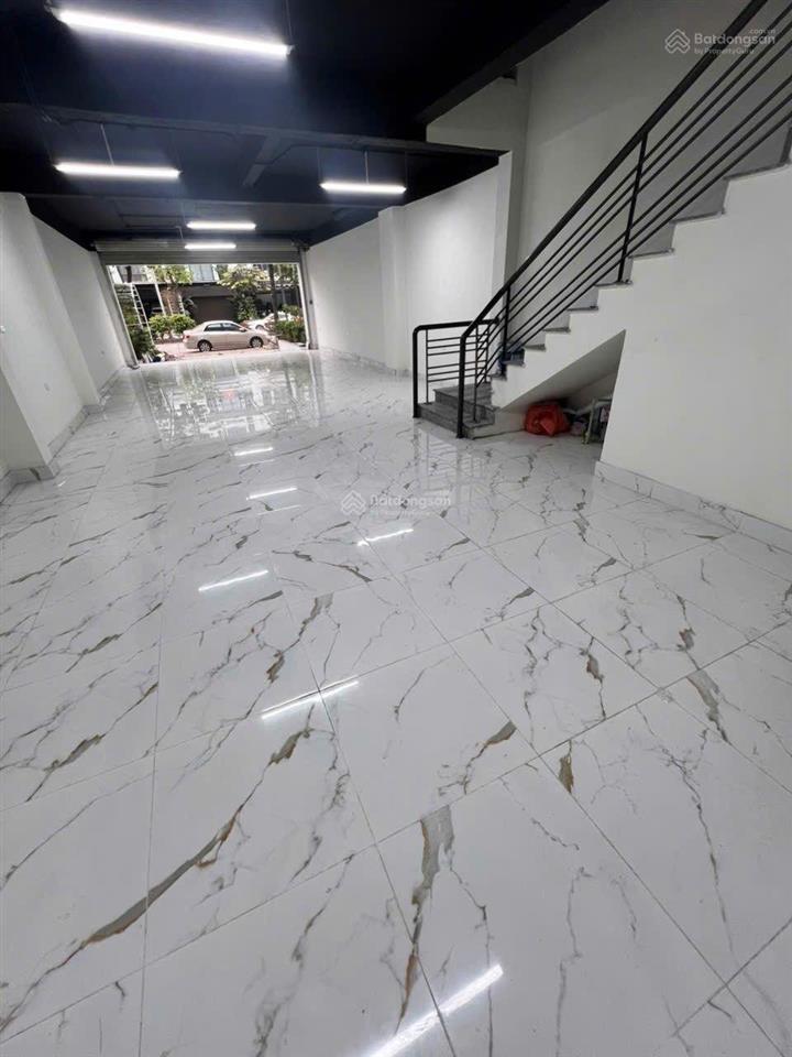 Cho thuê nhà nguyên căn, diện tích sàn sử dụng hơn 400m2 tại phường dương nội